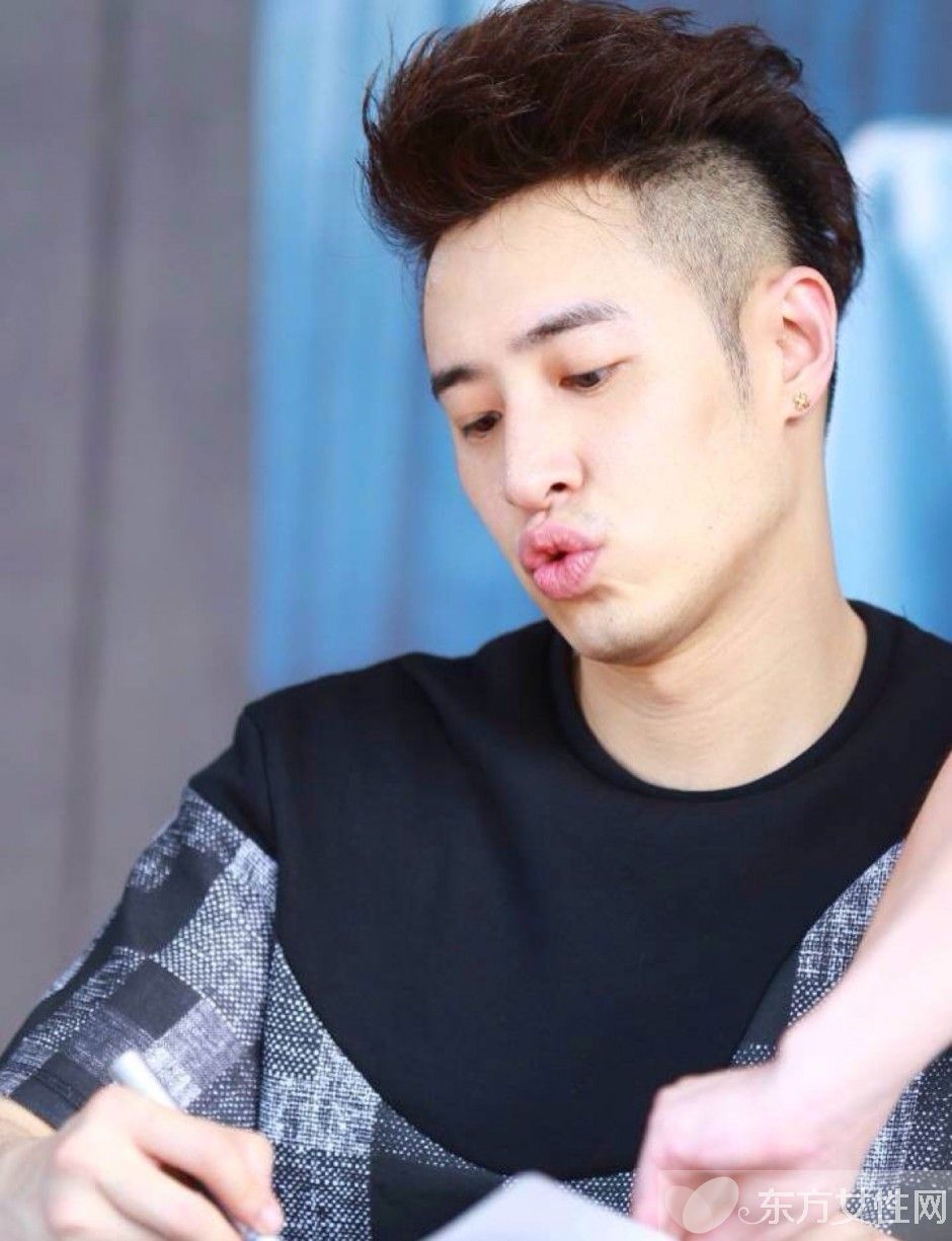 潘瑋柏身高多少 潘瑋珀帶兒子現(xiàn)身引關(guān)注