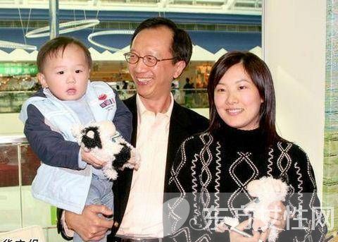  跳水皇后 伏明霞近況 伏明霞梁錦松差26歲的豪門(mén)婚姻