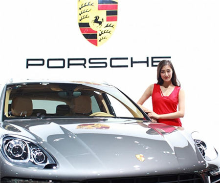 上海車展驚現(xiàn)透視裝車模 下體真空引狂拍