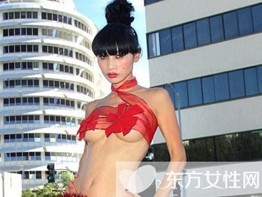 白靈個人資料曝光 54歲露點(diǎn)雷人自摸不停