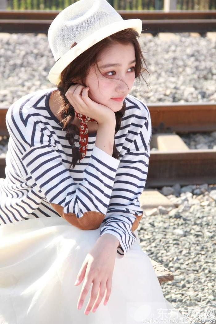 關(guān)曉彤的男朋友是誰  關(guān)曉彤家庭背景大起底