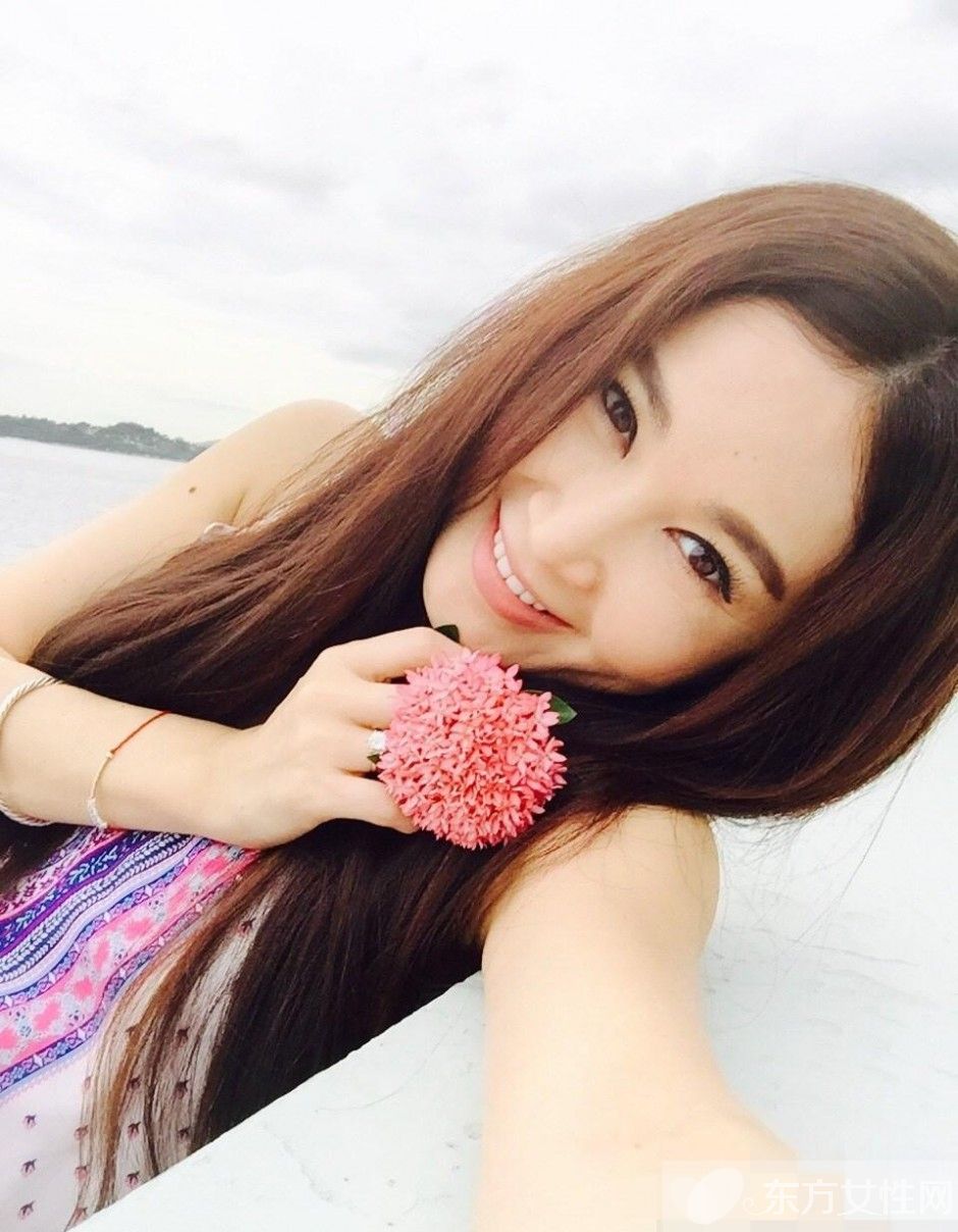 溫碧霞三級(jí)電影有哪些  溫碧霞大尺度激情吸奶照曝光