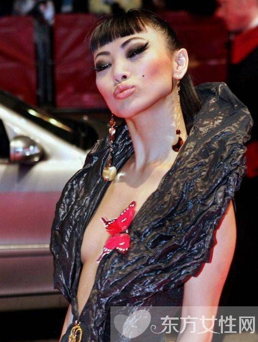 白靈個人資料曝光 54歲露點(diǎn)雷人自摸不停