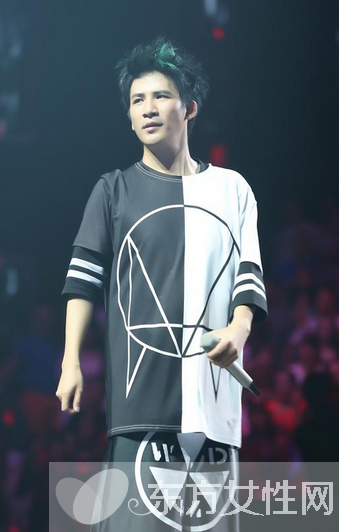 大張偉再陷抄襲門 大張偉王思聰微博 互掐