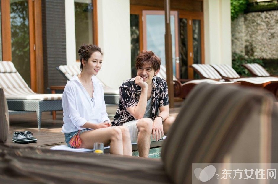 陳柏霖宋智孝現(xiàn)身首爾街 狂扔狗糧 好恩愛