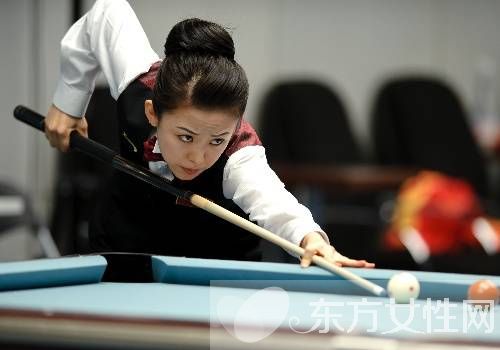 九球天后潘曉婷個(gè)人資料 潘曉婷低胸裝險(xiǎn)些走光