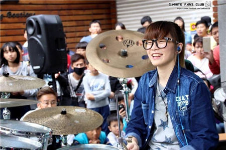 臺(tái)灣街頭鼓手羅小白靠打鼓紅遍臺(tái)灣 連希澈都注意到她