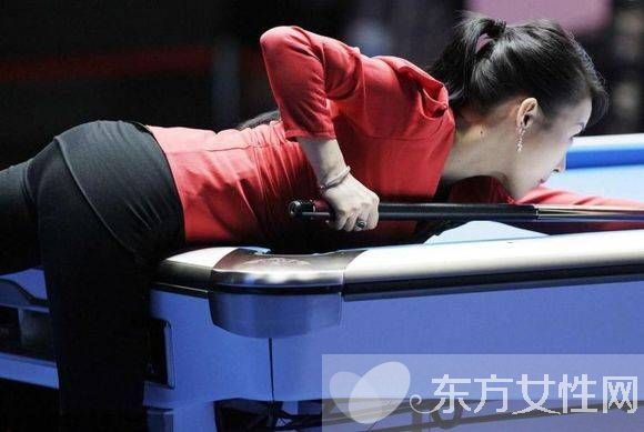 九球天后潘曉婷個(gè)人資料 潘曉婷低胸裝險(xiǎn)些走光