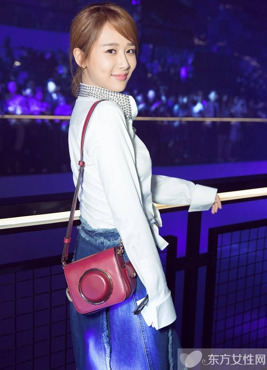 楊紫的男朋友是誰  楊紫與男友豪車舌吻圖片曝光