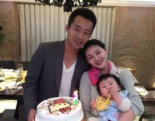 姐弟戀的明星夫妻 甜到不能再甜