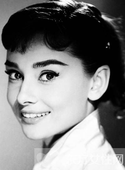 奧黛麗赫本的老公是誰(shuí) 奧黛麗赫本個(gè)人資料簡(jiǎn)介