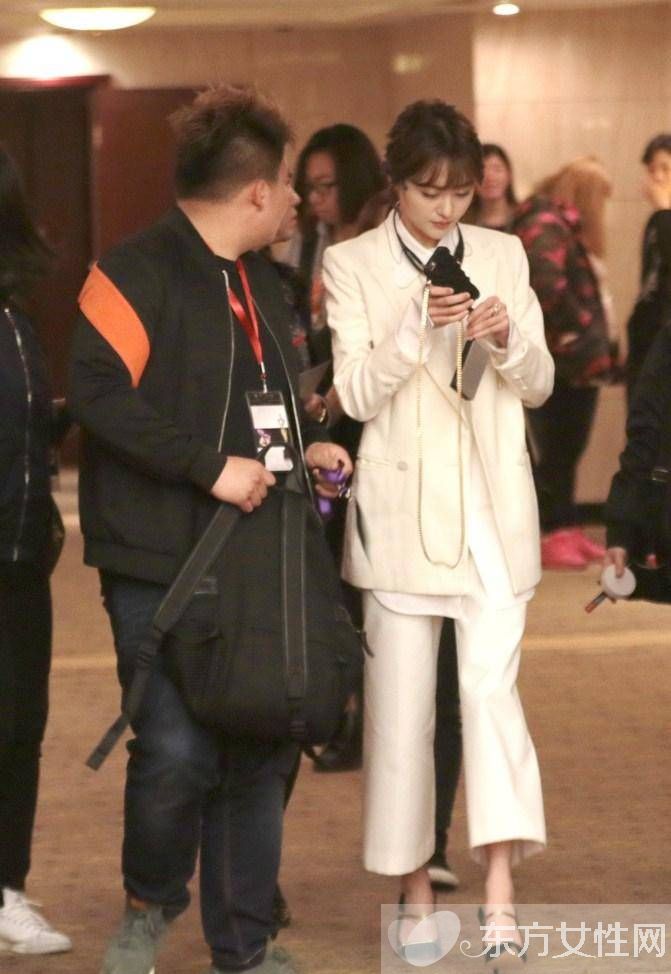 鄭爽整容前后對(duì)比照 網(wǎng)友直呼鄭爽太傻為張翰整容