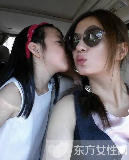 趙薇女兒最新照片曝光  小四月 長(zhǎng)發(fā)大眼萌翻網(wǎng)友心