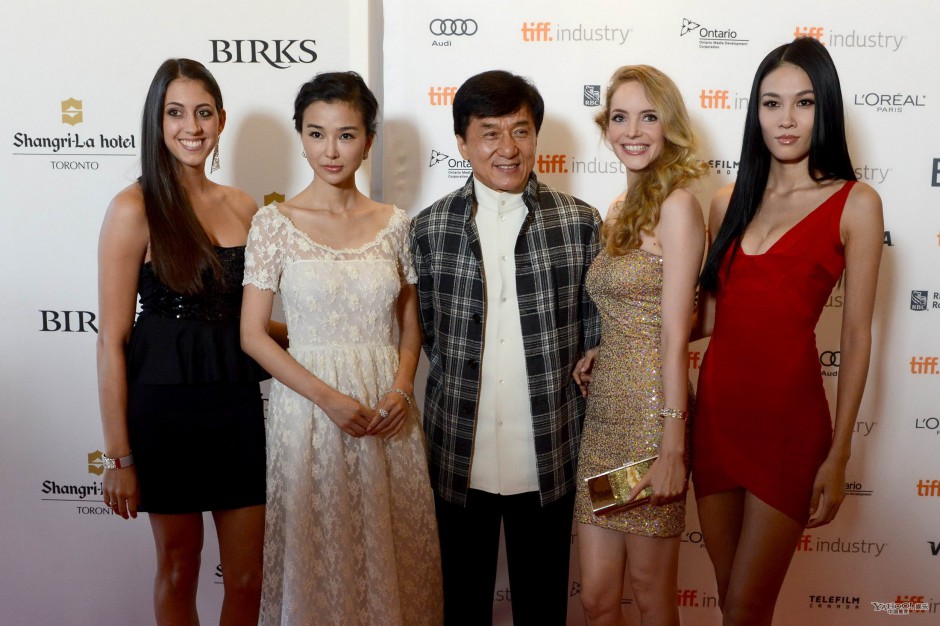 姚星彤被成龍潛規(guī)則是真的嗎  透視門事件照片露半乳走光