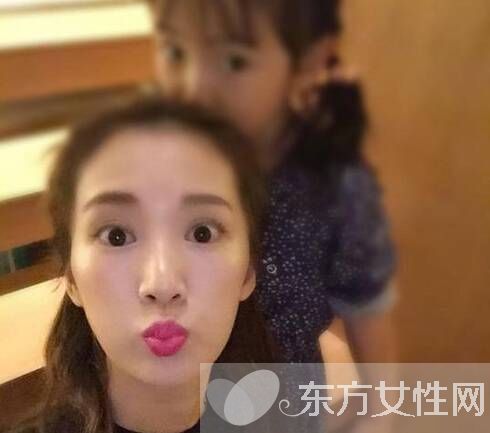 闊太李念老公是誰 闊太李念菜場(chǎng)買菜還價(jià)獲贊接地氣