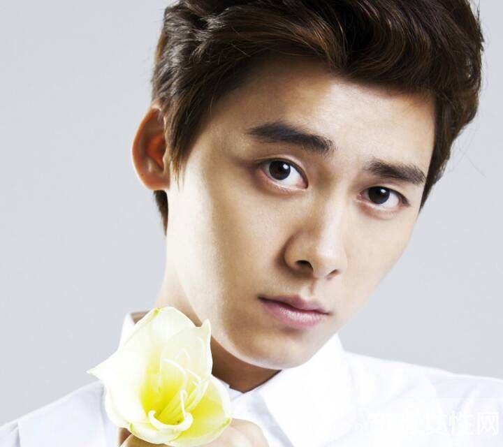 李易峰林允兒疑戀情曝光 揭李易峰前女友竟然是她