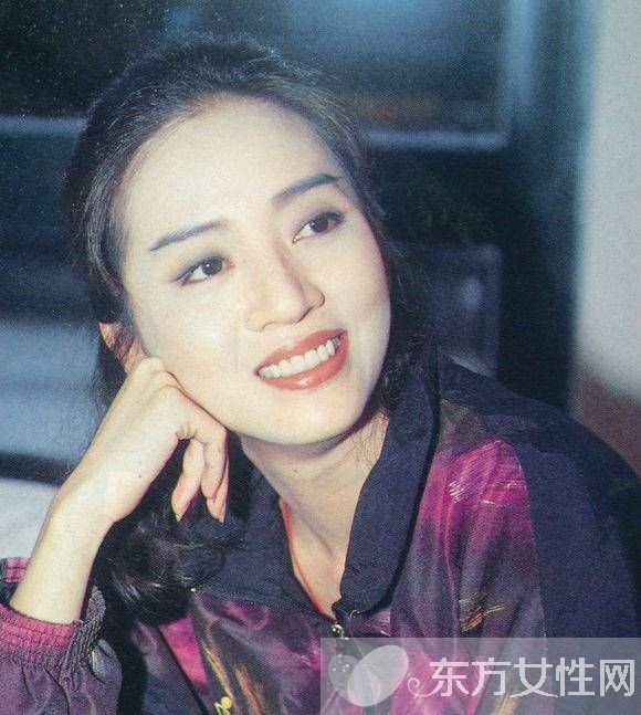 梅艷芳遺物拍賣會結(jié)束 新秀獎杯以129萬天價賣出