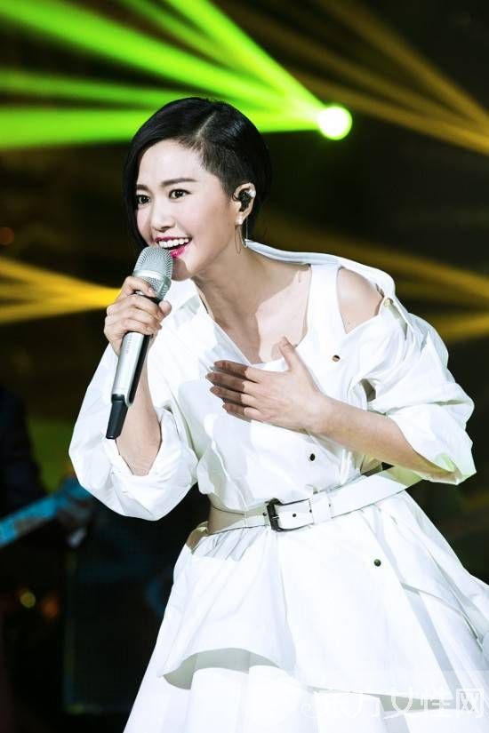 譚維維手臂霸氣紋身引爭議 揭譚維維多處紋身來歷