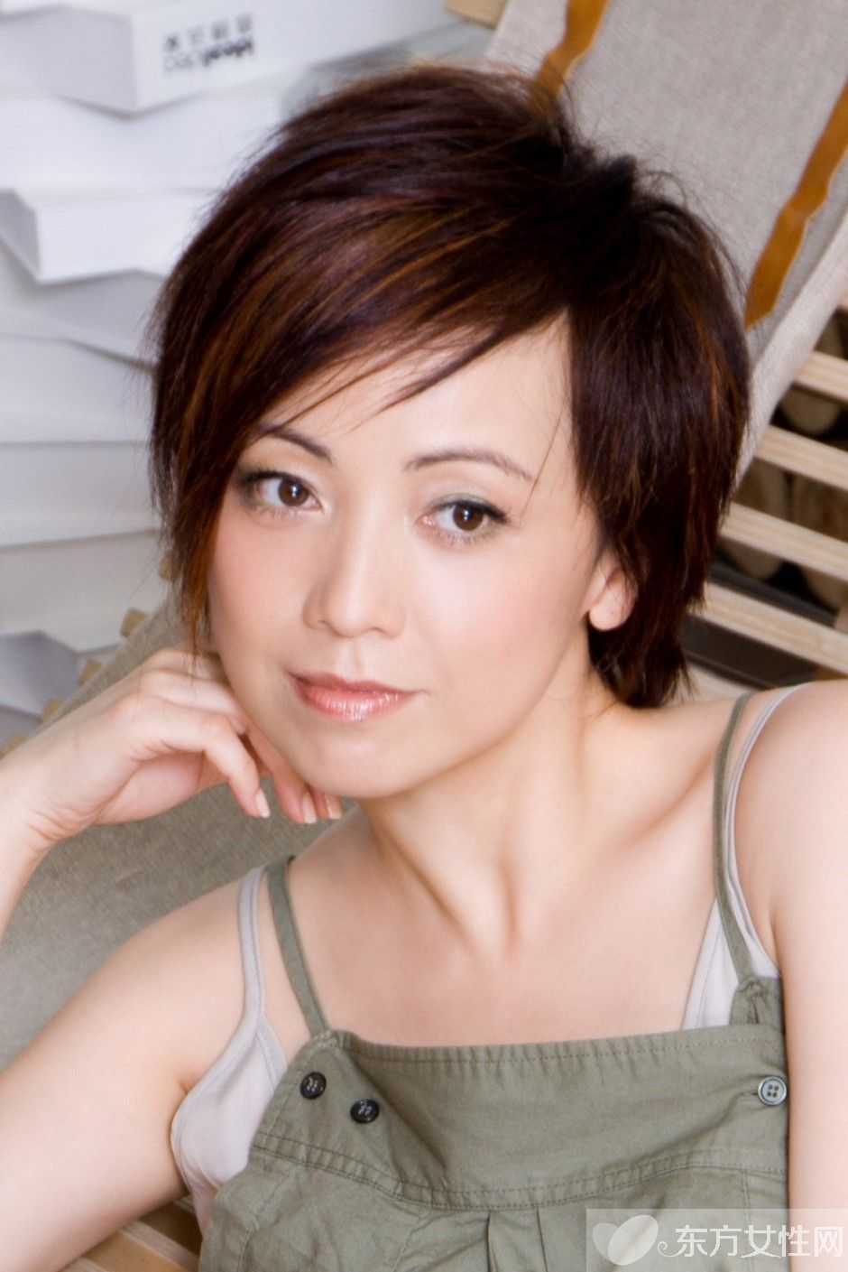 鄧萃雯現(xiàn)任老公是誰(shuí) 曝鄧萃雯愛(ài)上有婦之夫終分手