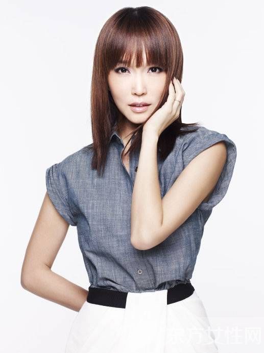 范文芳個(gè)人資料 范文芳不慎踏進(jìn)蛇窩丈夫幫老婆驅(qū)蛇