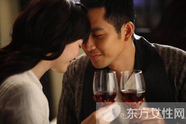 李小冉鐘漢良是什么關(guān)系 鐘漢良喜歡李小冉是真的嗎