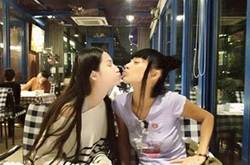 巨乳女星藍(lán)燕白靈戀情曝光 藍(lán)燕出柜自曝不會(huì)選擇男生