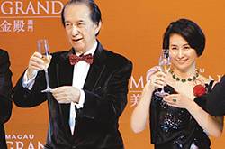 何超瓊許晉亨世紀(jì)婚禮成全港熱話 可 賭后 贏了事業(yè)輸了家庭