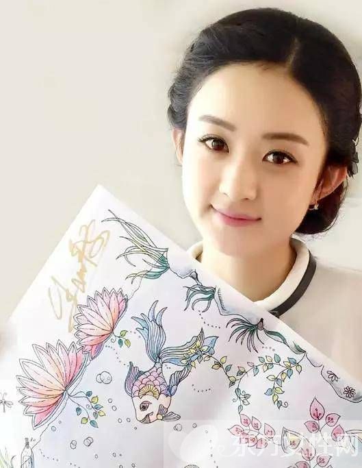 何炅摸趙麗穎大腿圖片曝光 何炅背后的女人居然是她