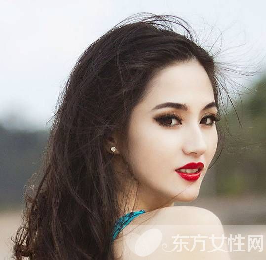 巨乳女星藍(lán)燕白靈戀情曝光 藍(lán)燕出柜自曝不會(huì)選擇男生