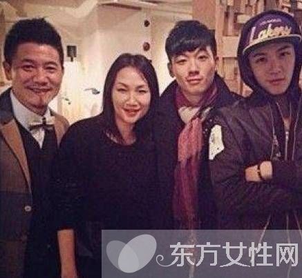 柯震東哥哥柯家洋微博資料 柯家洋柯震東合照遭曝光