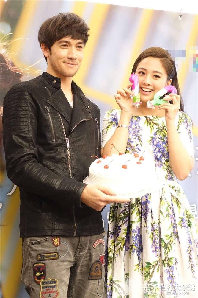 吳映潔微博曬與紀亞文背影照 疑似公開戀情