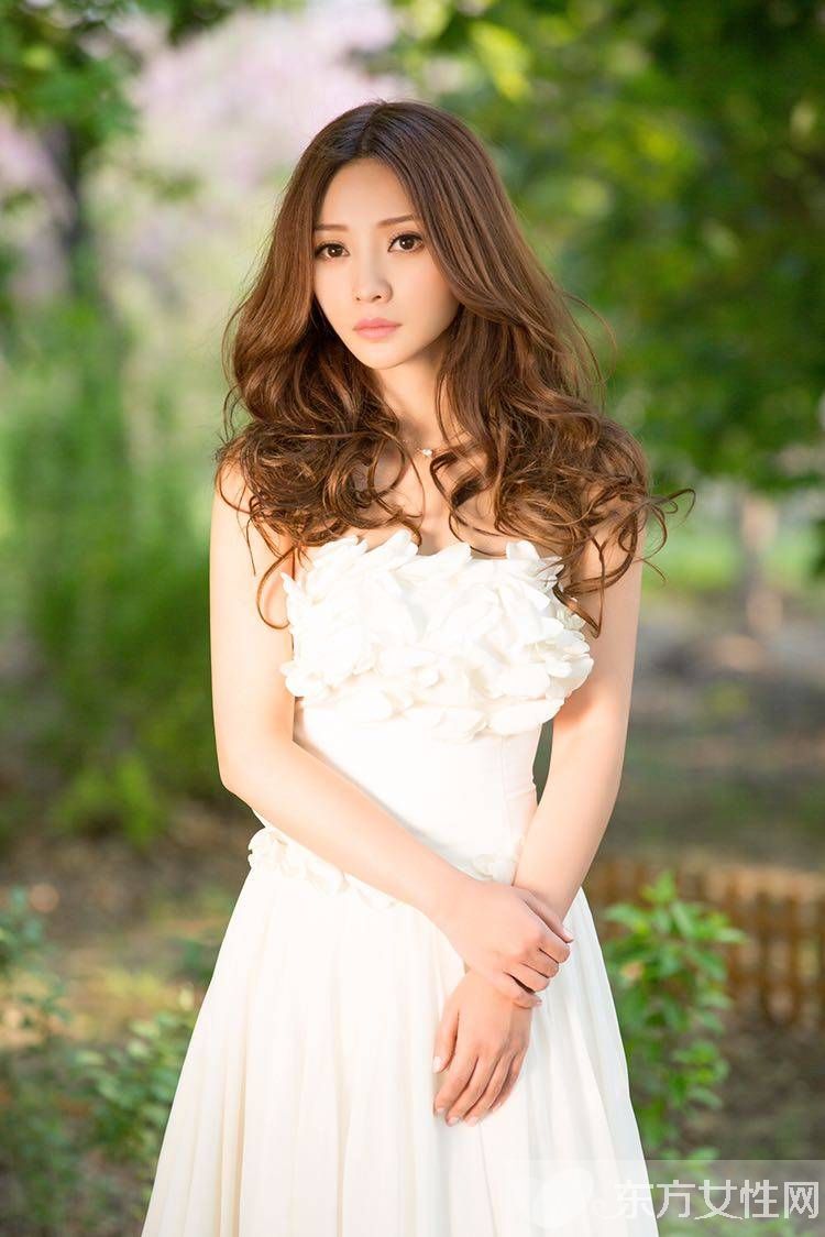 美女主播柳巖被韓庚等人鬧伴娘 伴郎團集體被指責