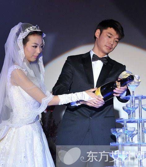 鄭智老婆身價(jià)成謎 深扒恒大球員虐狗婚姻生活