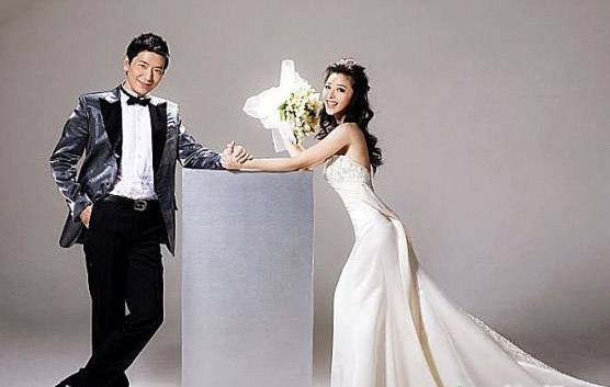 戴軍老婆是黃小蕾嗎 戴軍何炅是同性戀人是真的嗎