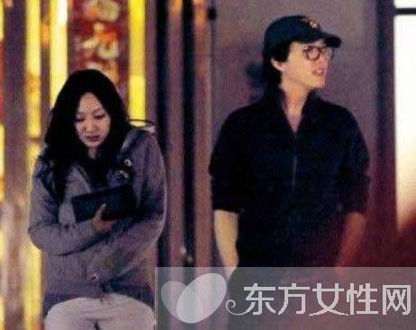 李云迪女友田霏背景大起底 網(wǎng)曝田霏常上夜店飲酒作樂