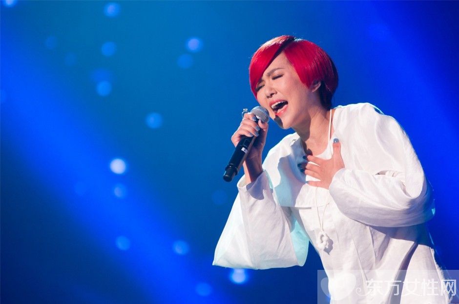 譚維維手臂霸氣紋身引爭議 揭譚維維多處紋身來歷