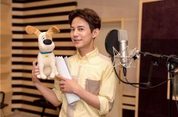 何炅摸趙麗穎大腿圖片曝光 何炅背后的女人居然是她