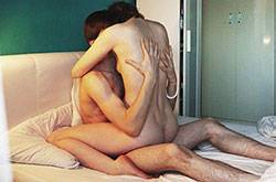 90后校園情侶野戰(zhàn)經(jīng)驗(yàn)分享 激情啪啪尺度驚人