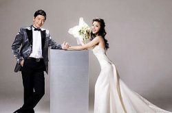 戴軍老婆是黃小蕾嗎 戴軍何炅是同性戀人是真的嗎