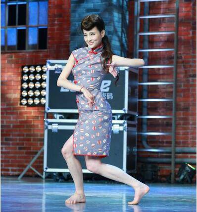 中國(guó)好舞蹈旗袍美女周麗君 微博私照曝劈叉走光圖