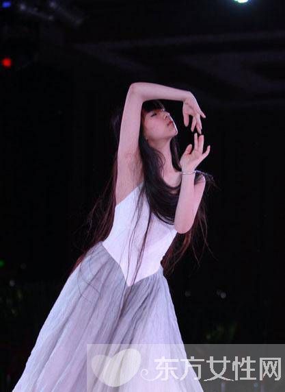 小彩旗比基尼照曝光 小彩旗與28歲老公上演老少戀