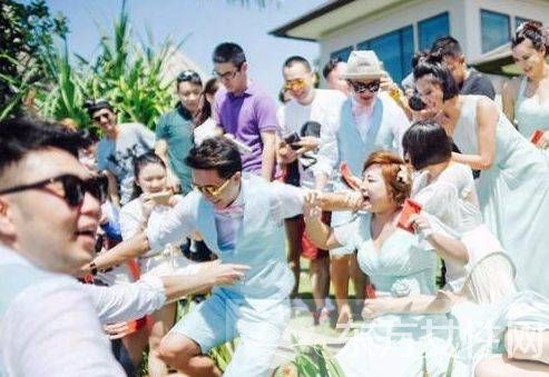 美女主播柳巖被韓庚等人鬧伴娘 伴郎團集體被指責