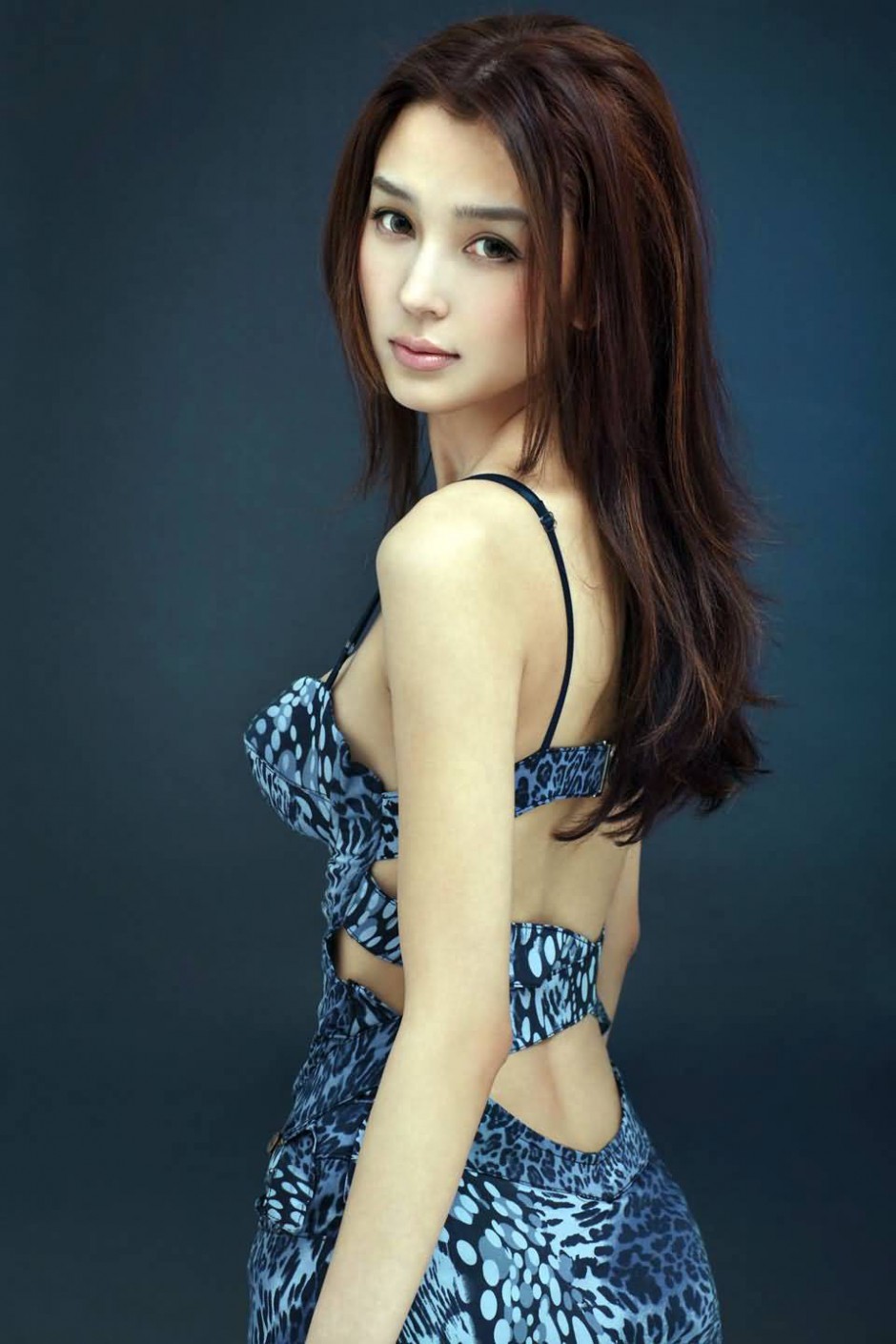 姚星彤被成龍潛規(guī)則是真的嗎  透視門事件照片露半乳走光