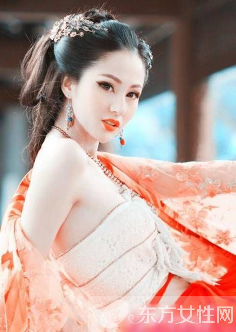 巨乳女星藍(lán)燕白靈戀情曝光 藍(lán)燕出柜自曝不會(huì)選擇男生