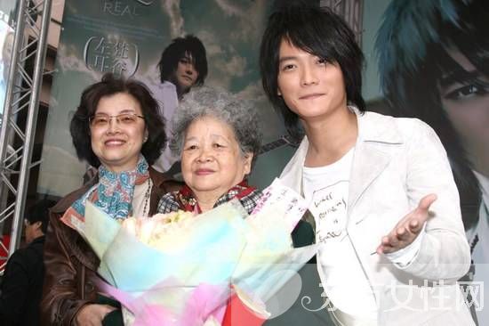 阿沁飛兒分手原因遭扒 雙方承認是男方甩女方