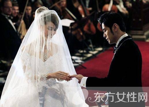 昆凌自曝周杰倫求婚浪漫細(xì)節(jié) 周杰倫昆凌古堡婚禮回顧