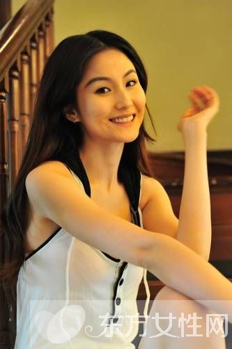 巨乳女星藍(lán)燕白靈戀情曝光 藍(lán)燕出柜自曝不會(huì)選擇男生