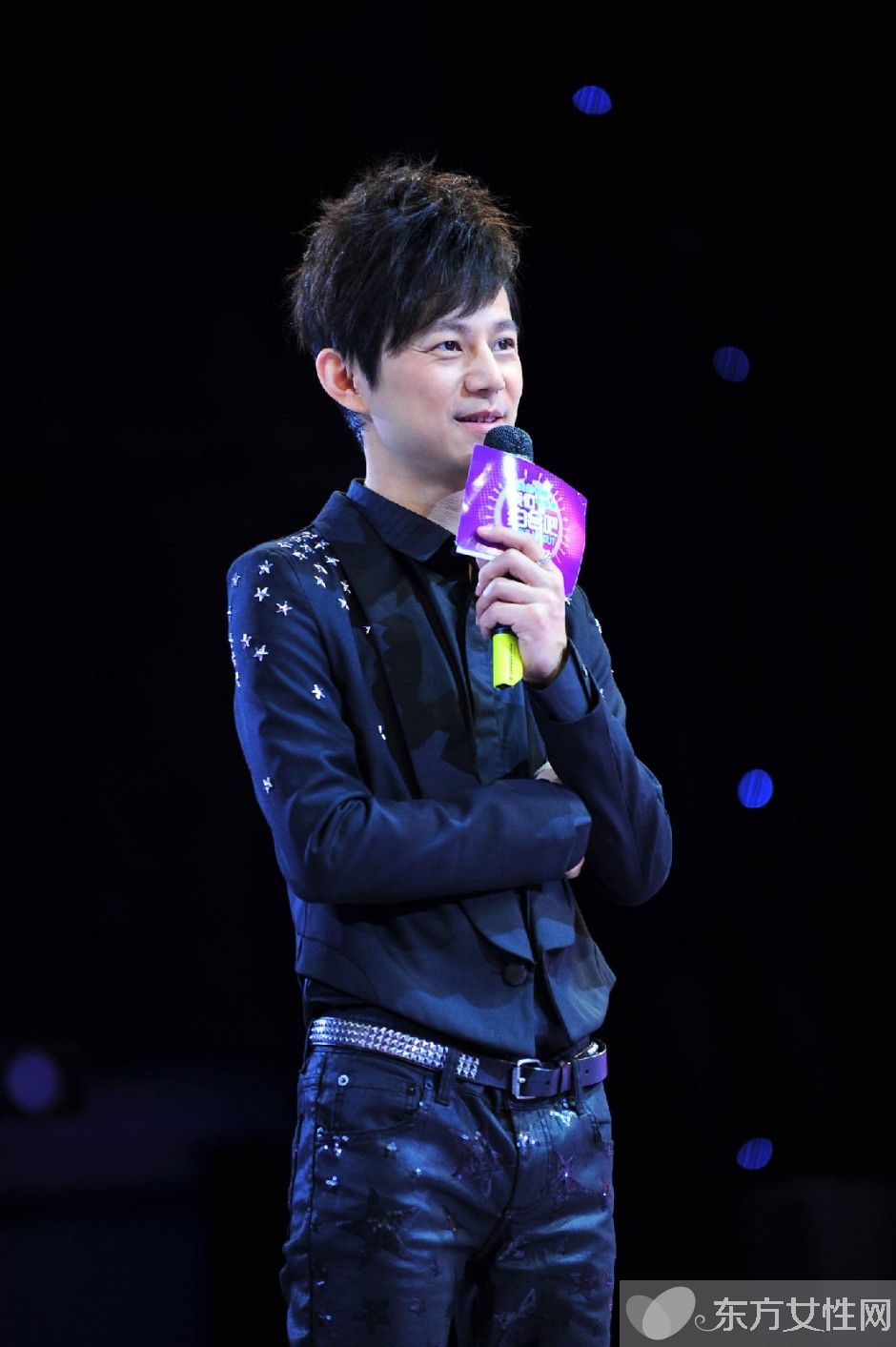 何炅摸趙麗穎大腿圖片曝光 何炅背后的女人居然是她