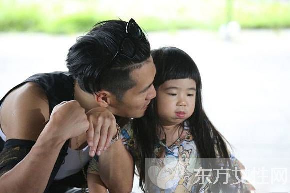 曹格微博曬度假照 grace姐姐旅館大長腿照片曝光