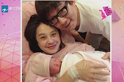 黃小柔穿黑色婚紗結(jié)婚公公力挺 黃小柔微博曬大肚照